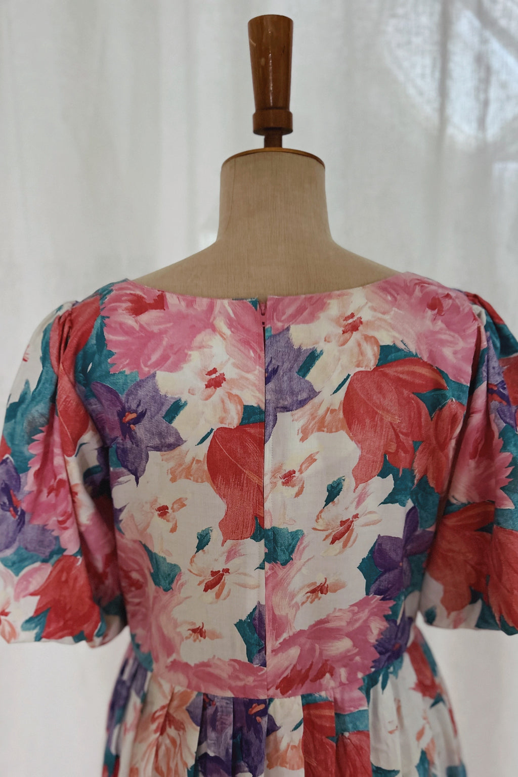 Vintage | Blommig klänning med puffärm | Stl L