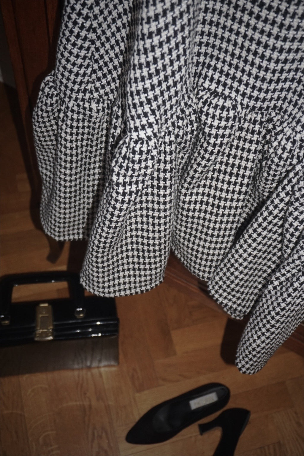 Margareta – hundtandsmönstrad klänning