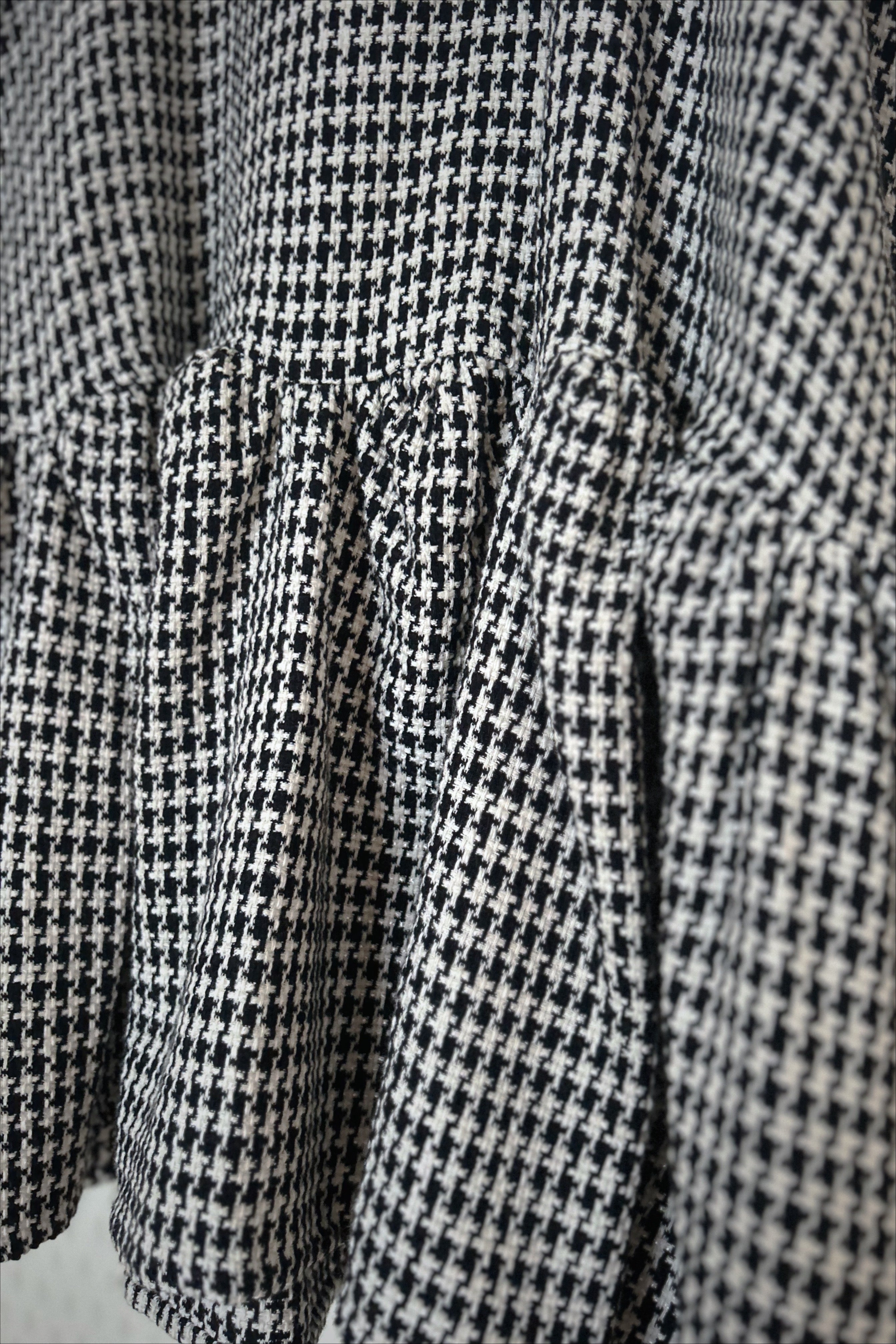 Margareta – hundtandsmönstrad klänning