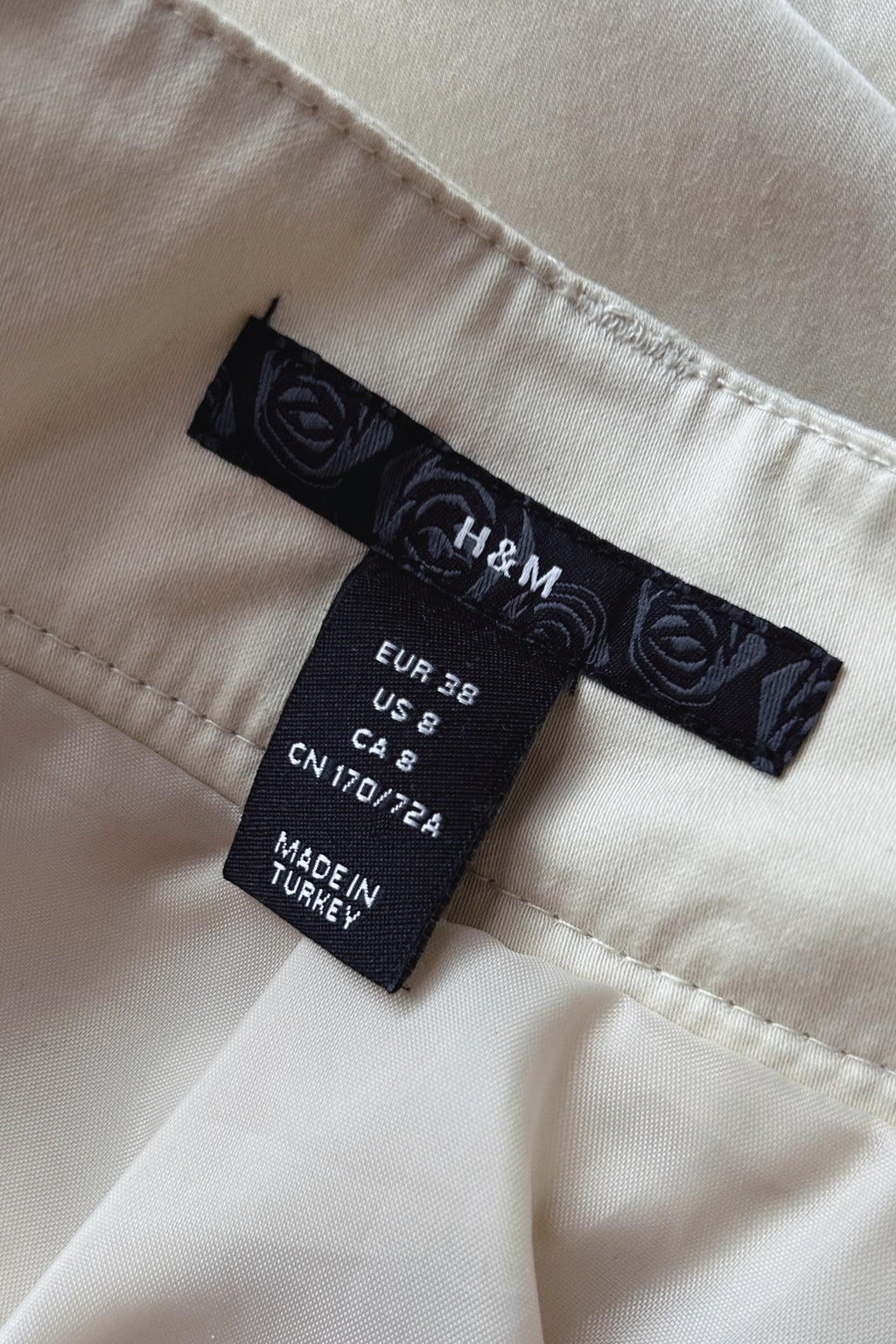 H&M | Vid kjol med knytband | Stl 38