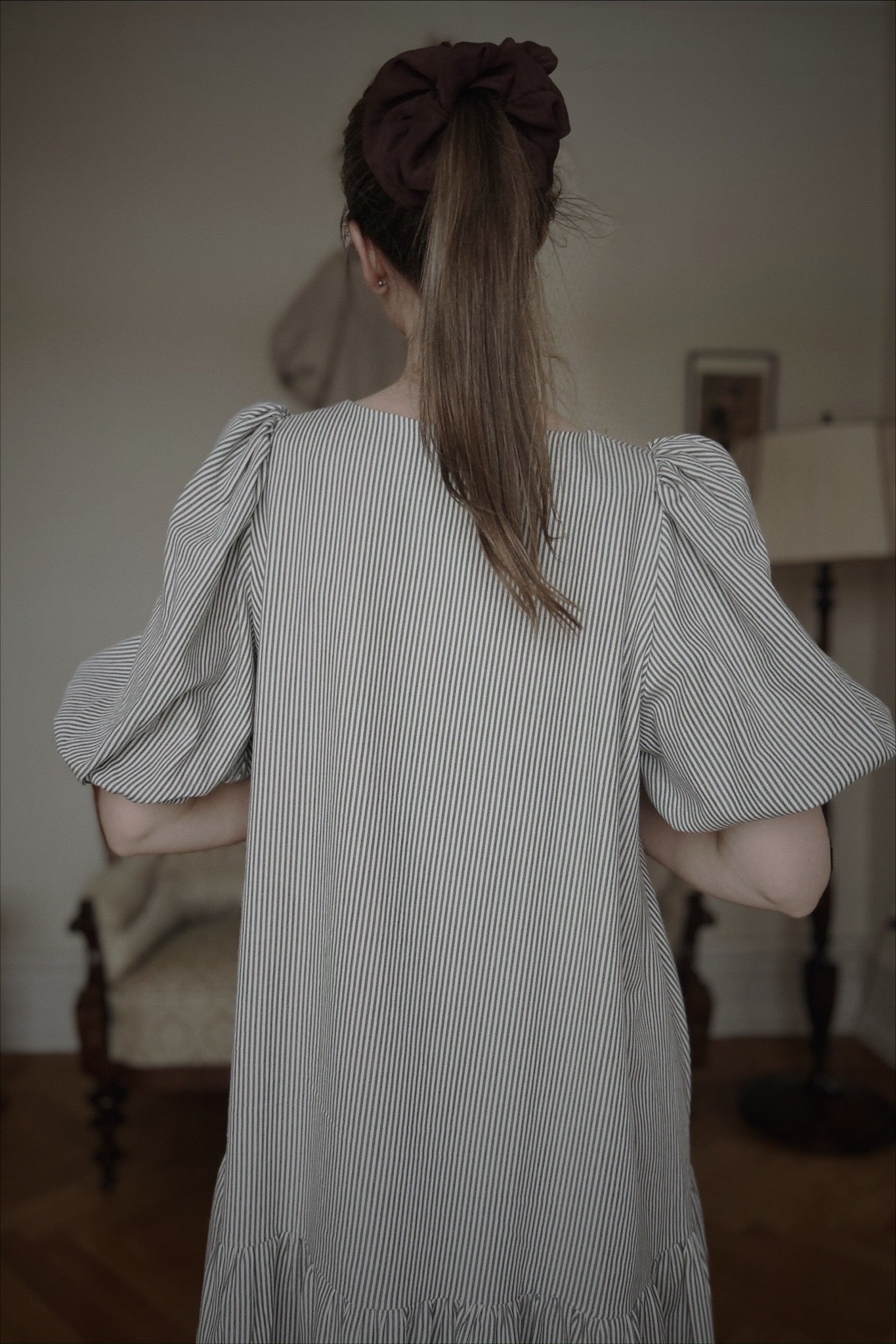 Margareta – smalrandig klänning