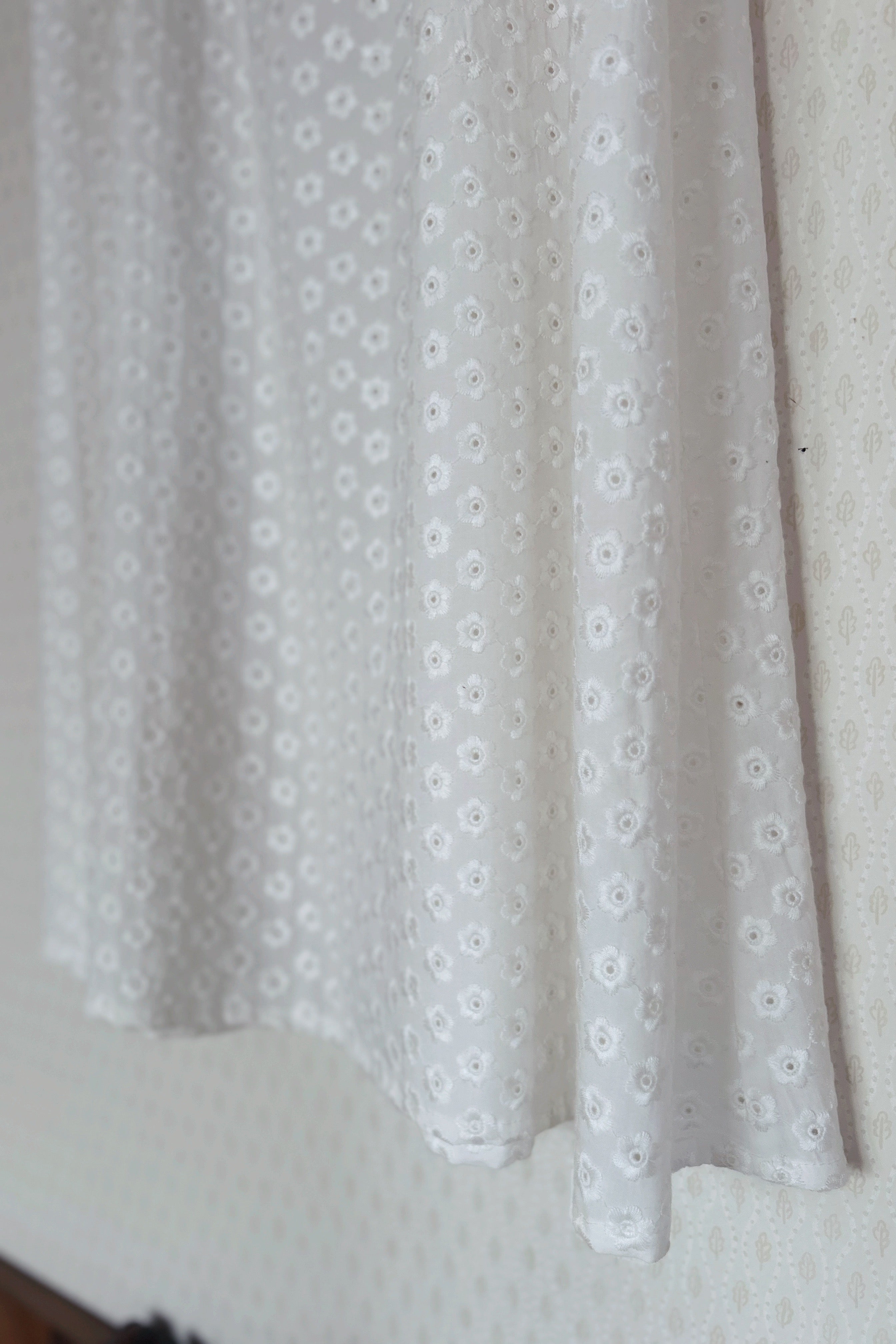 Vit klänning i broderie anglaise