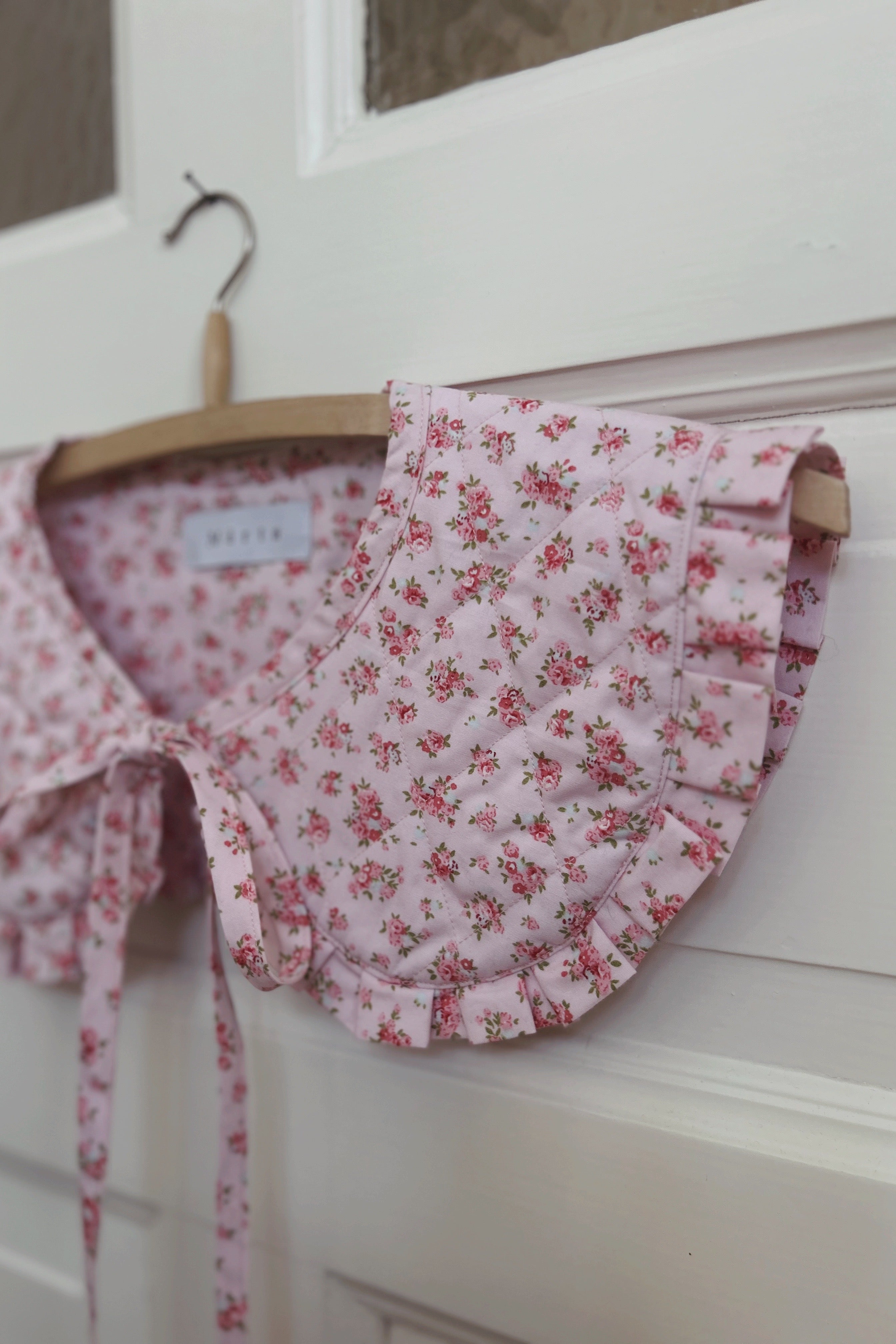 Quilted collar with ruffle