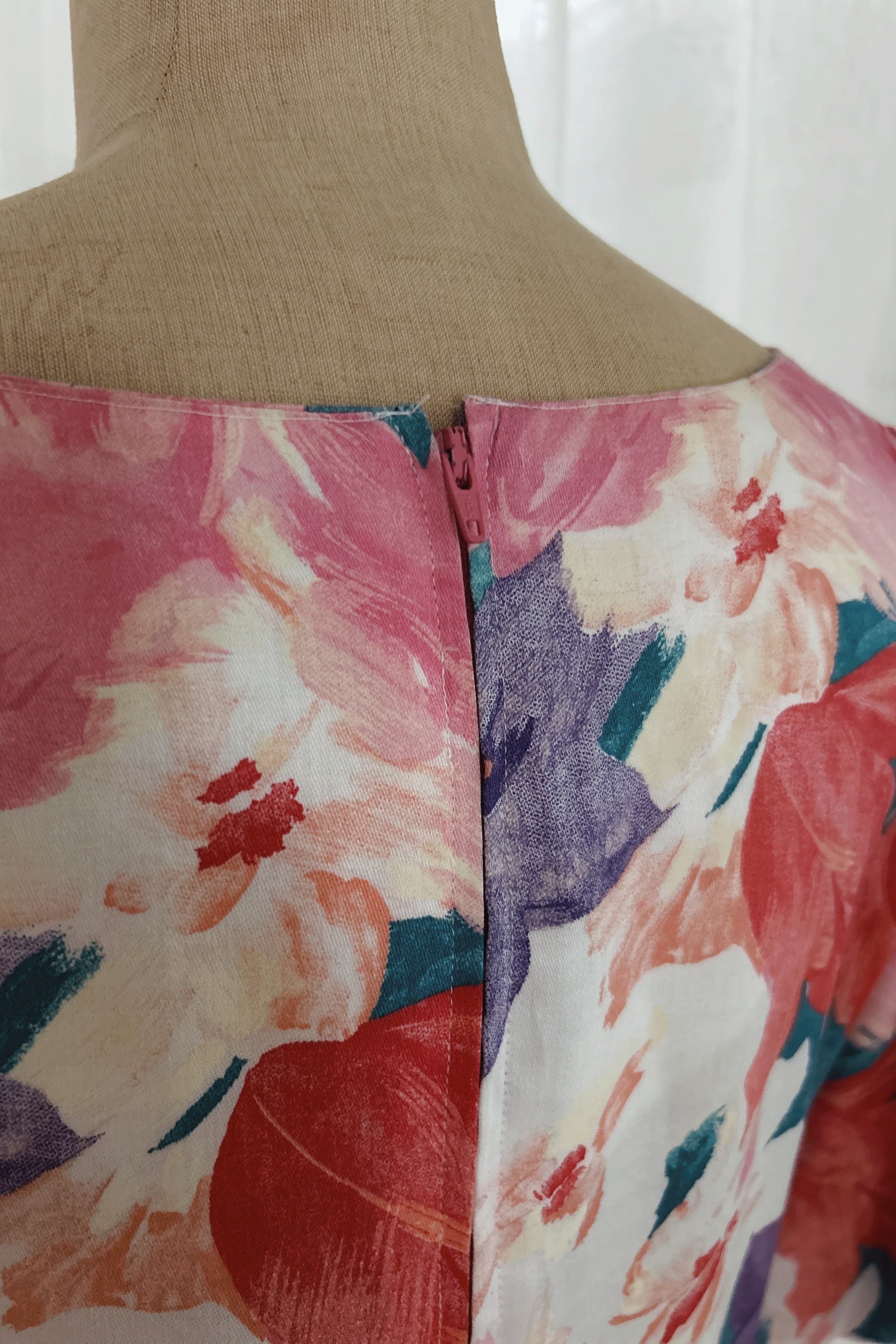 Vintage | Blommig klänning med puffärm | Stl L