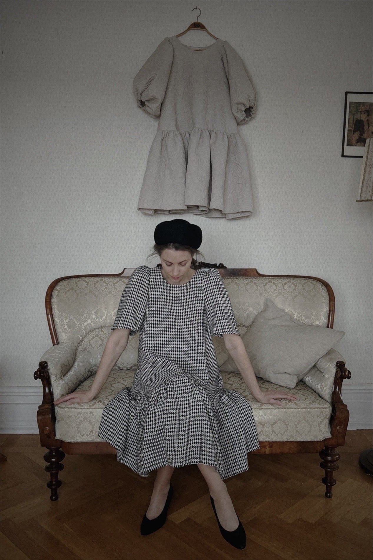 Margareta – hundtandsmönstrad klänning