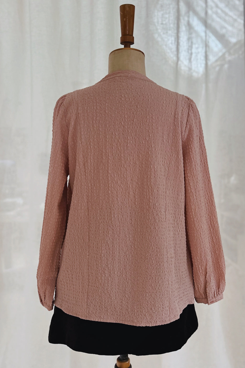 Isolde | Ljusrosa strukturerad blus | Stl S